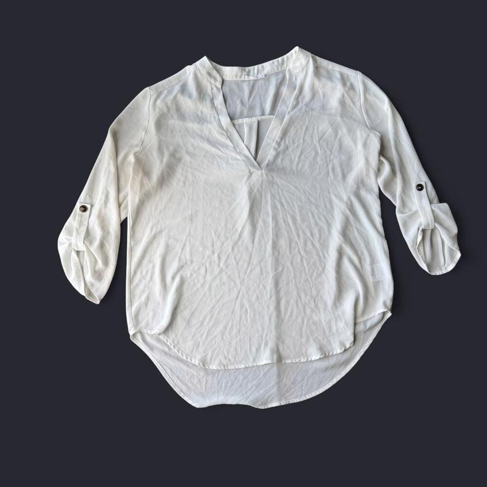 Lush white blouse with button